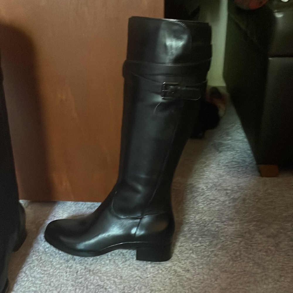 Womens 100% Vegan leather, NWOT, never worn. Sz 37, women’s 6 1/2-7.